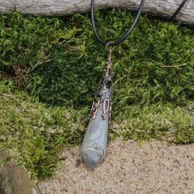 Přívěsek žezlo z měsíčního kamene