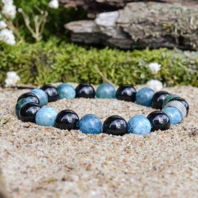 Náramek z apatitu a černého turmalínu (skorylu)